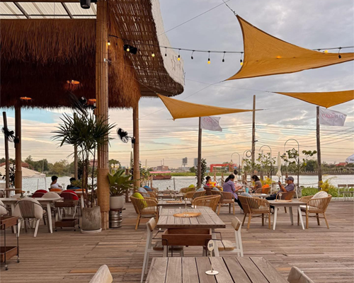 The Camellia Bar (แทนรังนก) bangkokcruiser