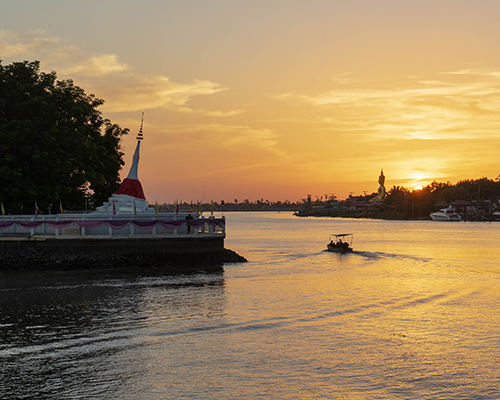เจดีย์เอียง bangkokcruiser